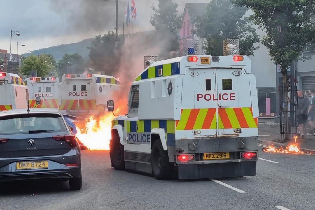 Fire menn siktet etter anti-immigrasjonsprotest i Belfast