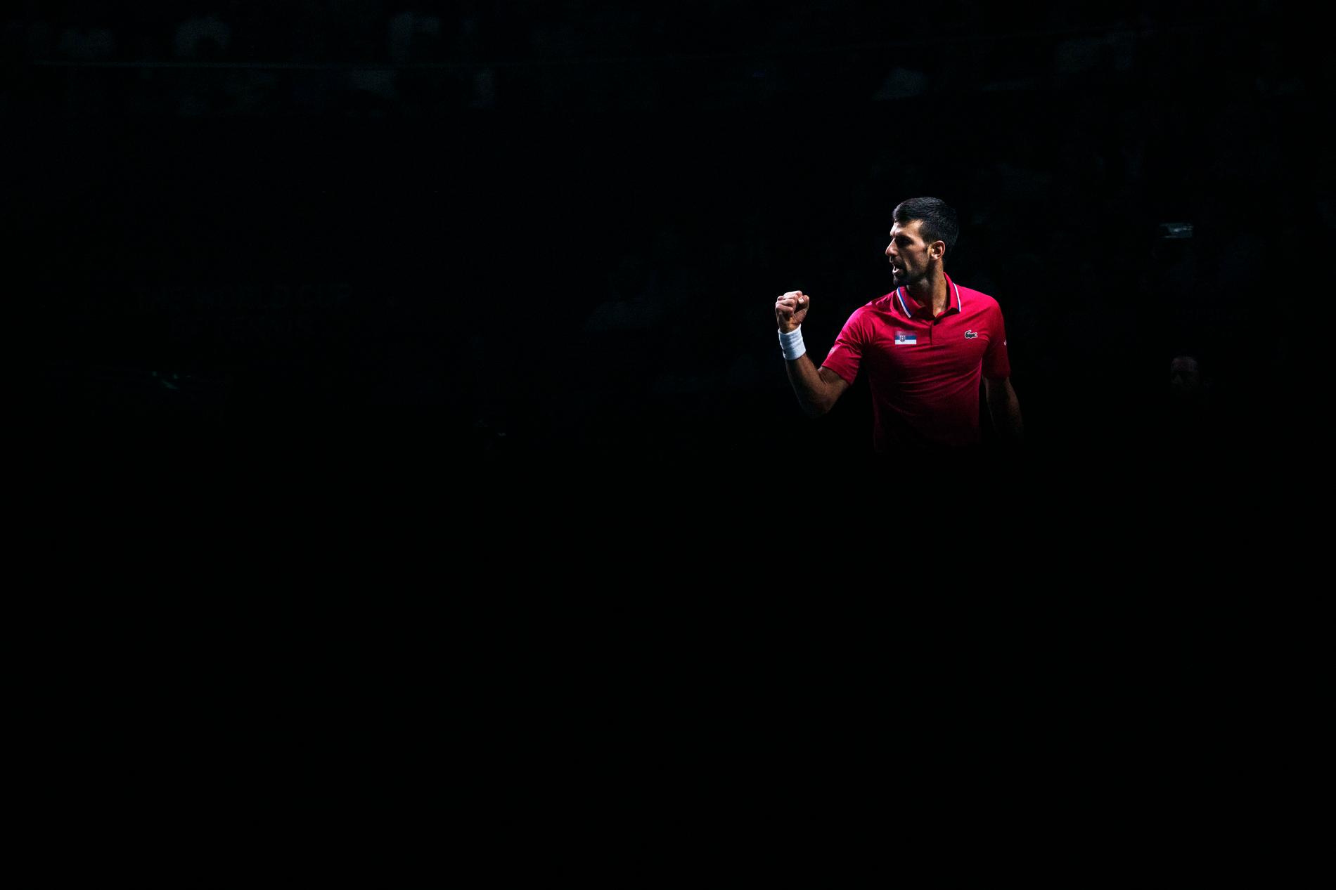 La leggenda del tennis serbo Novak Djokovic ha vinto 24 titoli in singolo nel corso della sua carriera tennistica, il più grande risultato mai raggiunto da una stella del tennis maschile. 