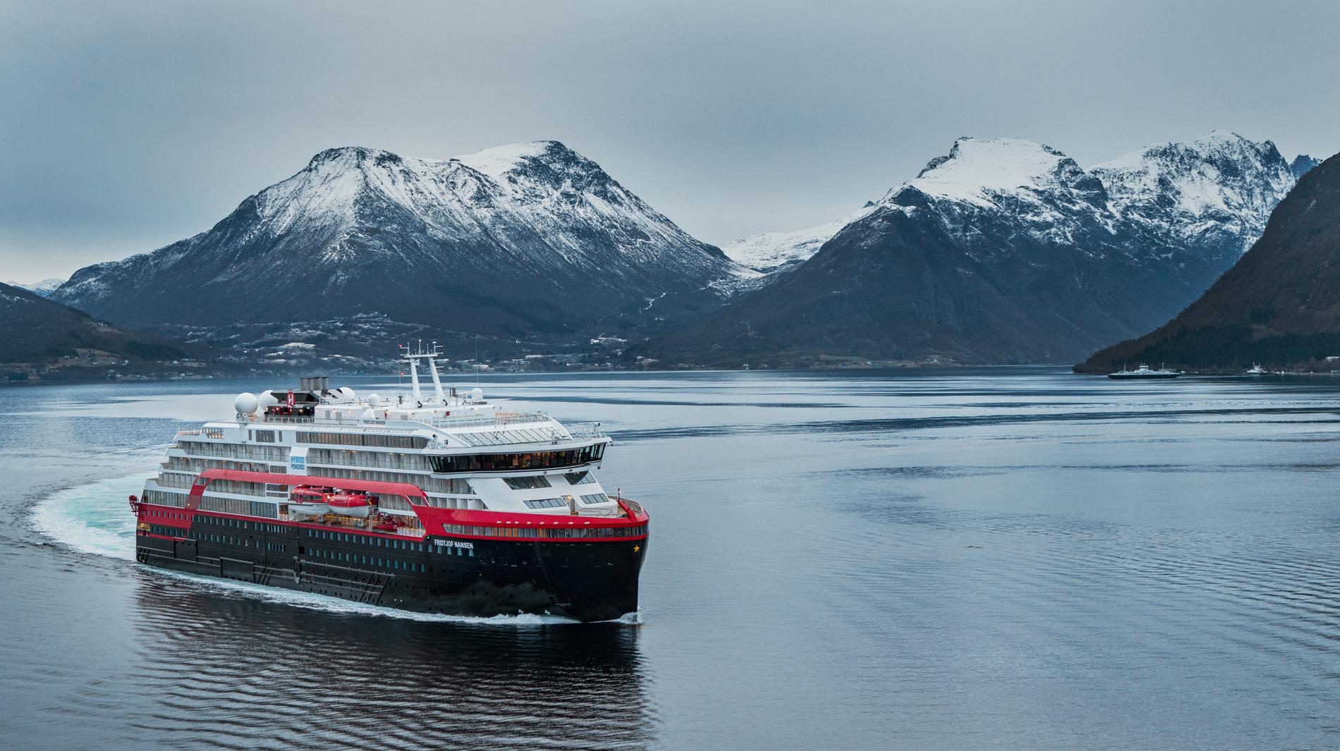 Hurtigruten with another big loss – more than 900 million crowns in deficit – E24