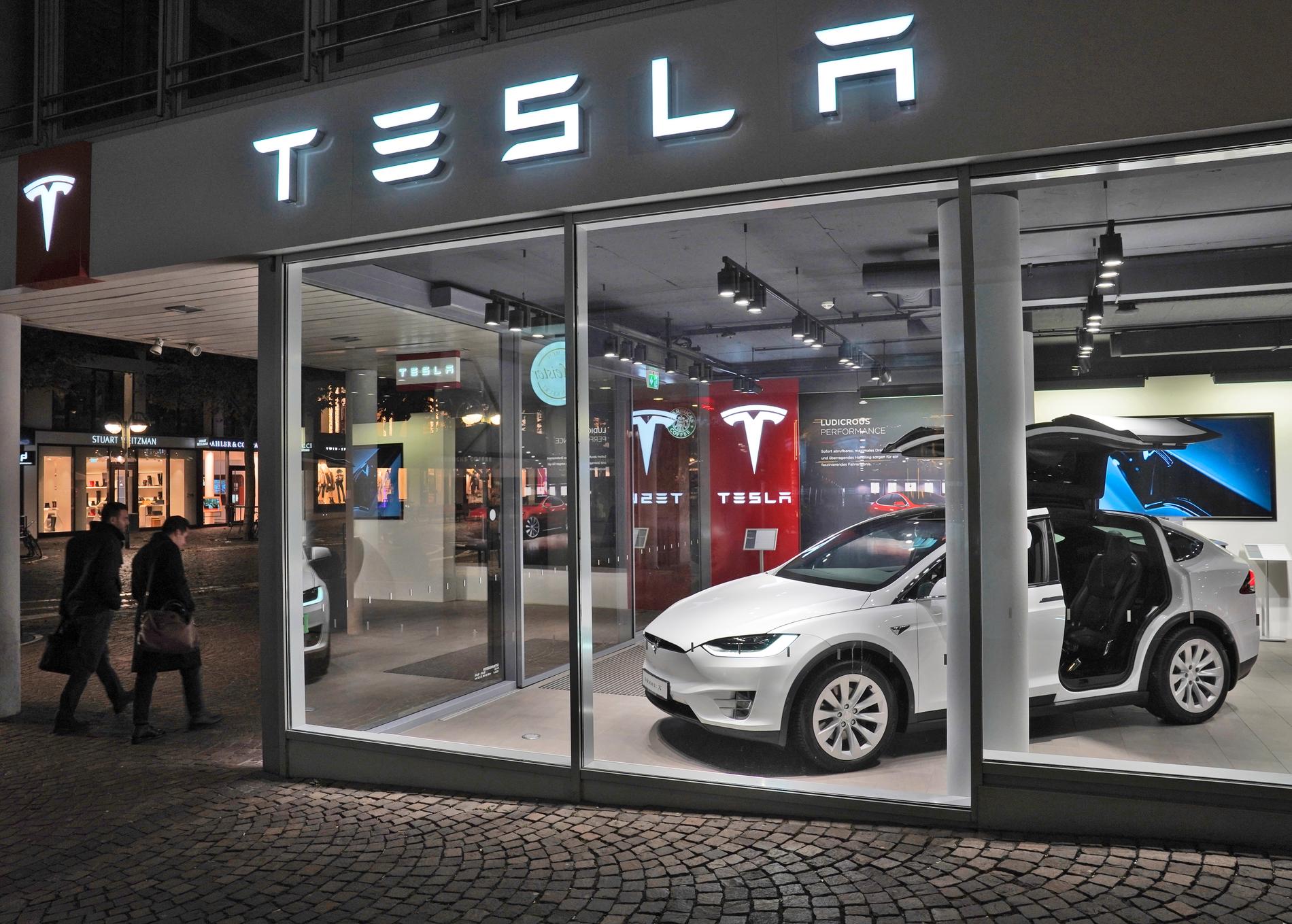 E24 – Tesla citato in giudizio dopo la divulgazione