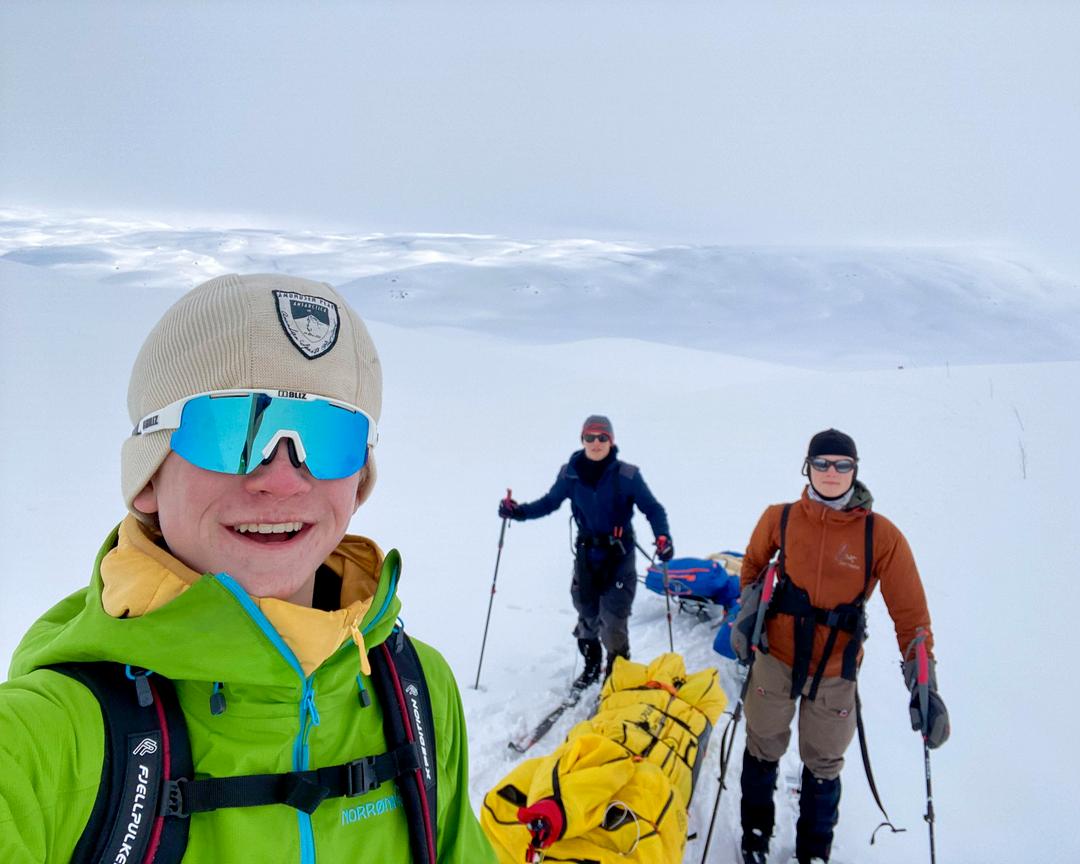 Les jeunes de 14 ans ont marché le long de Hardangervidda