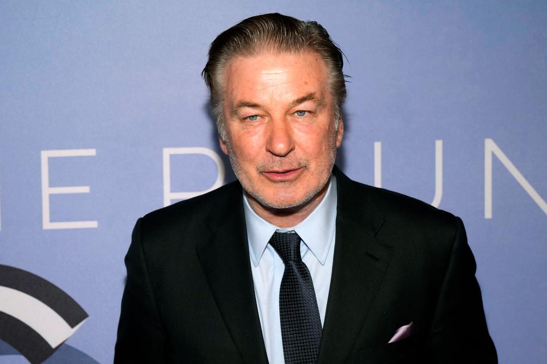 Alec Baldwin lager realityserie mens han venter på rettssak