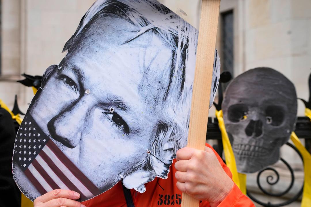 Julian Assange ne comparaît pas devant le tribunal car il est trop malade