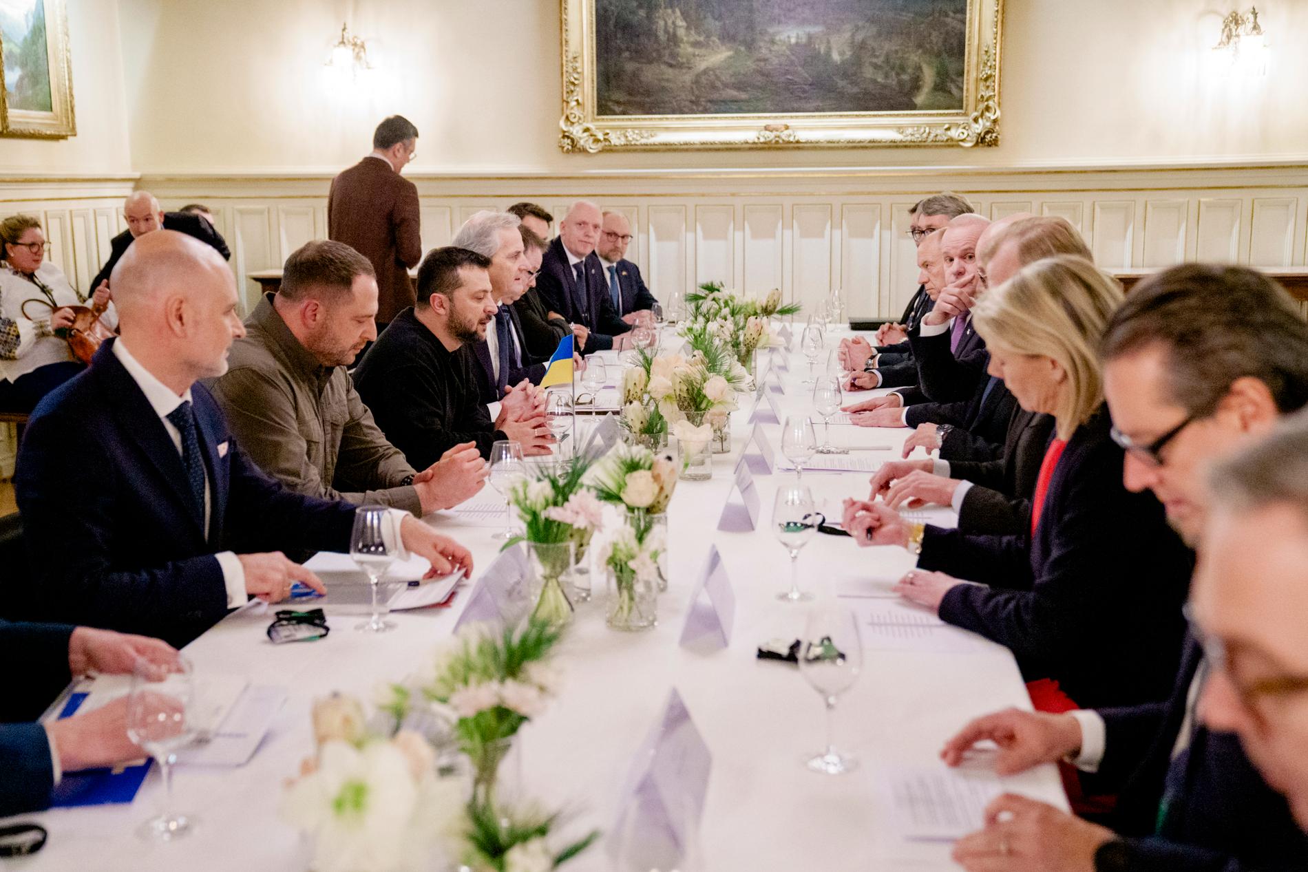 Ukrainian President Zelenskyj Meets Norwegian Business Elite, Invites Investments in Ukraine Reconstruction