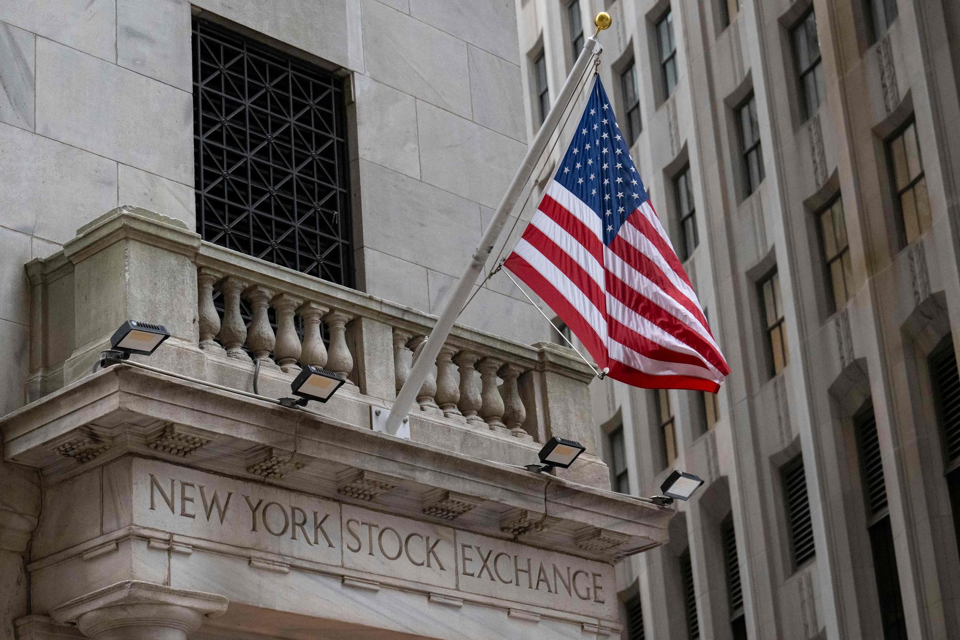 Mixed quarterly opening on Wall Street