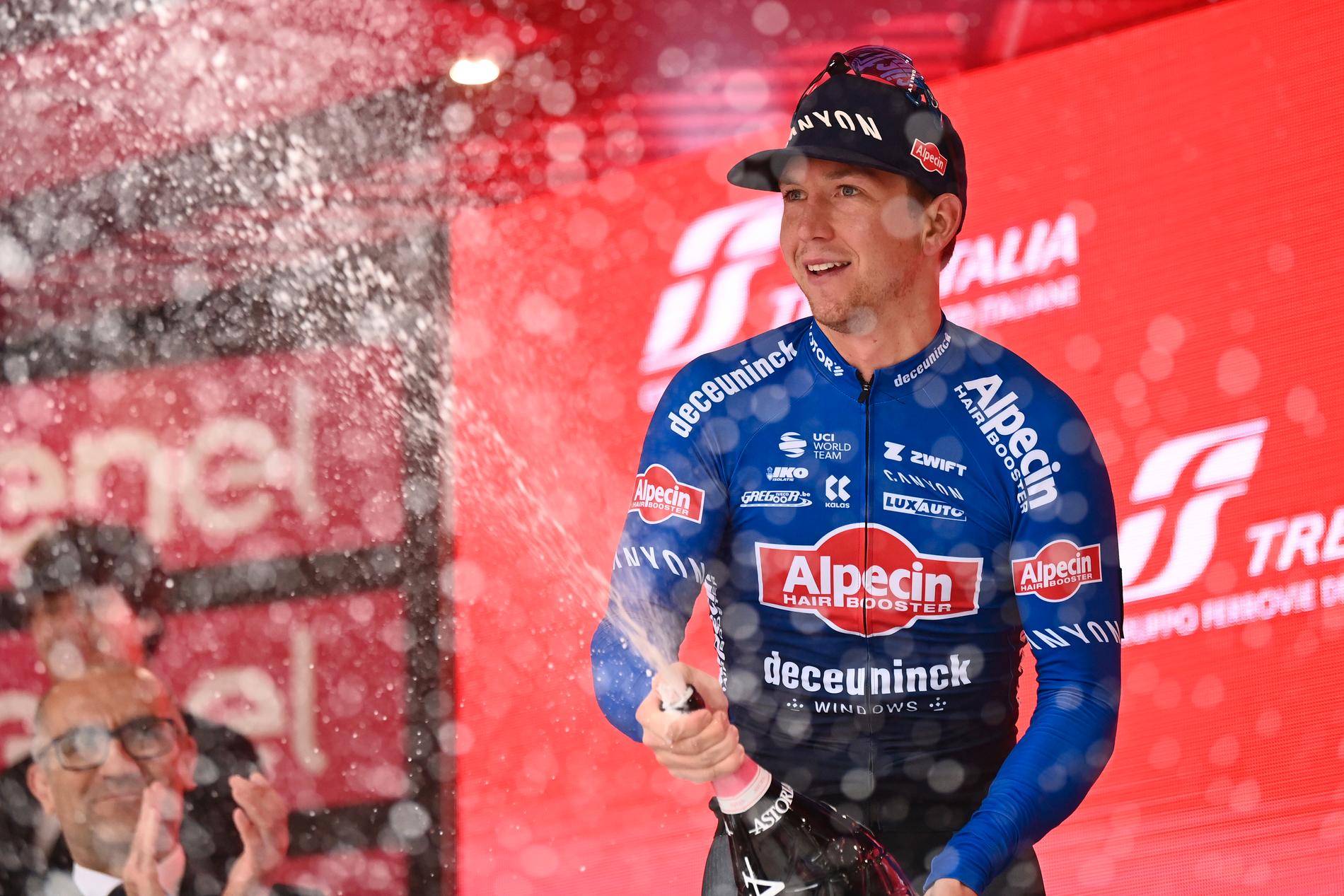 Leknessund si è ribaltato sulle umide strade italiane: il nuovo vincitore di tappa ha dovuto interrompere il Giro