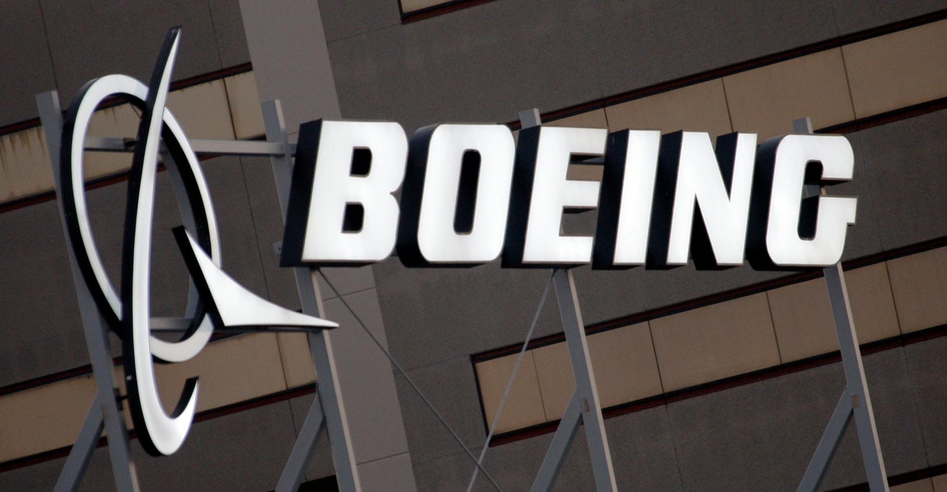 Boeing granskes etter at fly landet med manglende panel
