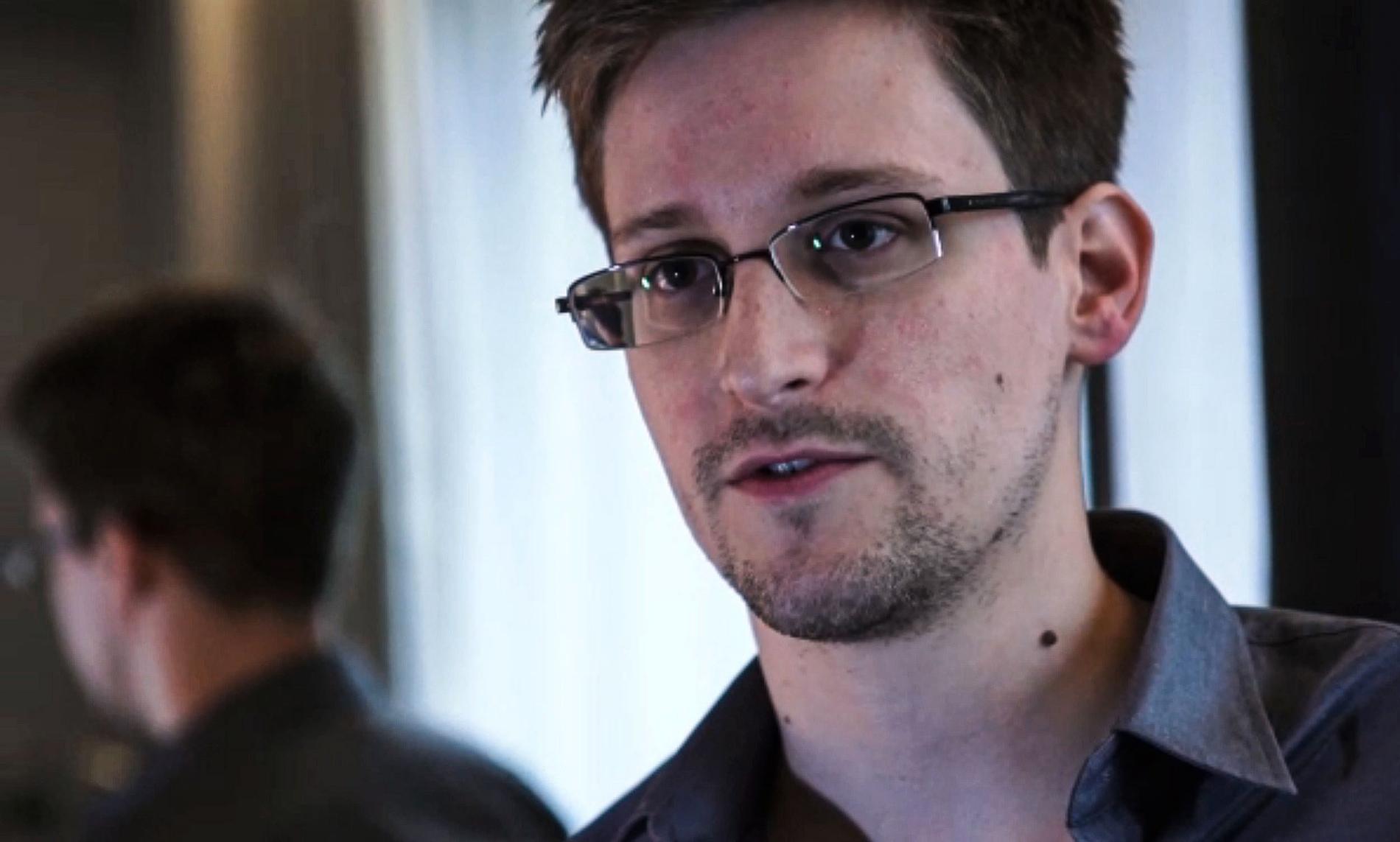 Putin concede a Edward Snowden la cittadinanza russa – VG