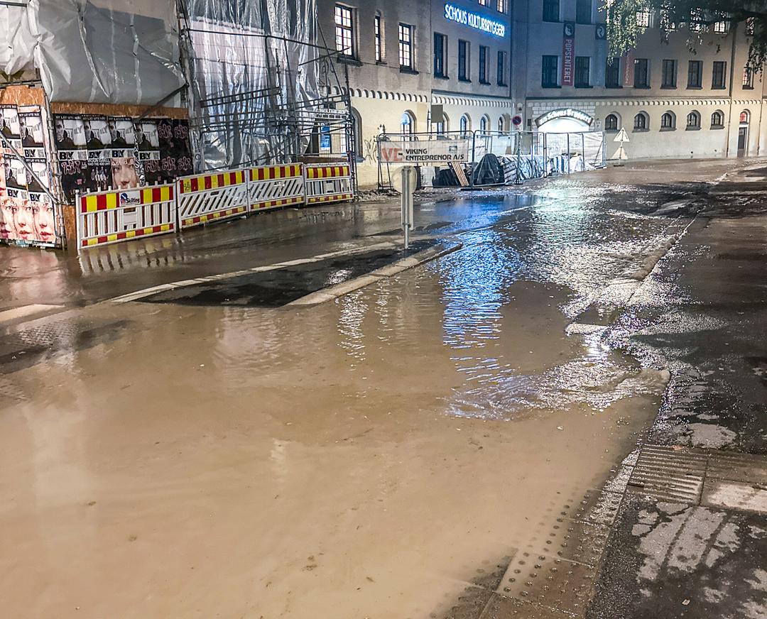 Større vannlekkasje på Grünerløkka