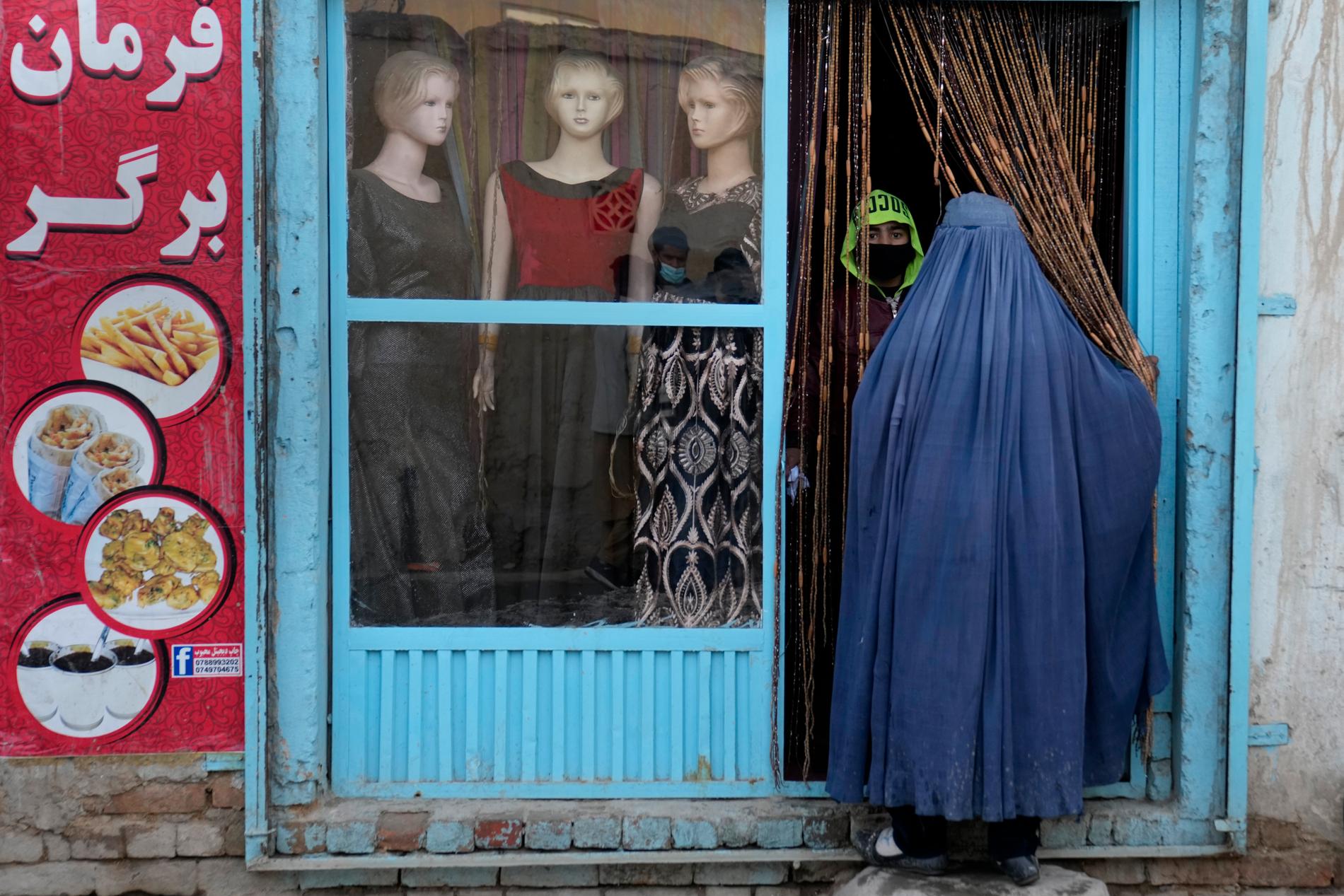 Taliban enforces burqa ban – VG