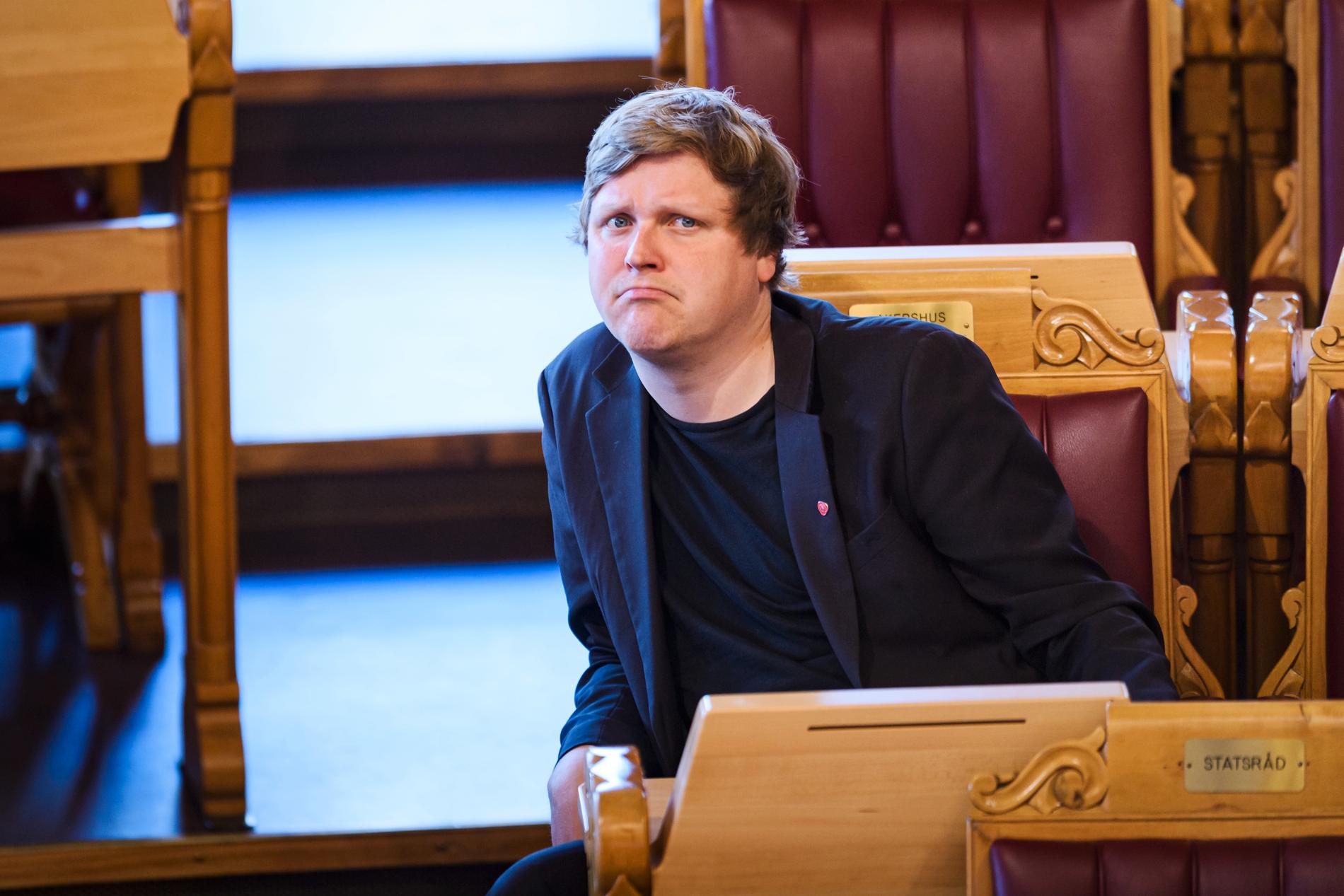 Deputy Chairman of the Foreign Affairs Committee Asmond Achrest (AP) during question time in the Storting in May last year. 