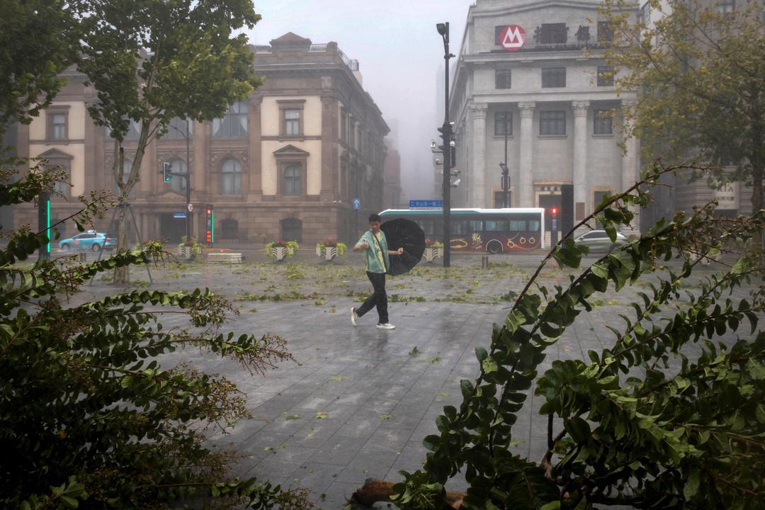 Shanghai rammes av andre tyfon på en uke