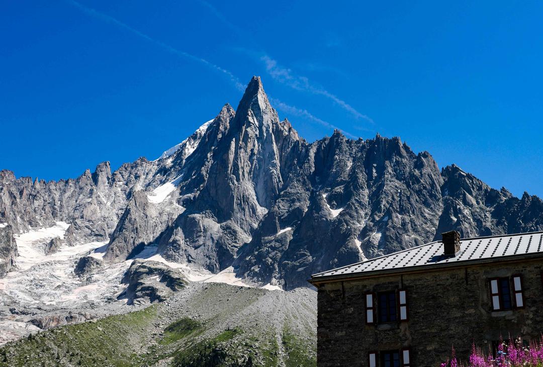 Mont Blanc: Unge fjellklatrere falt i døden