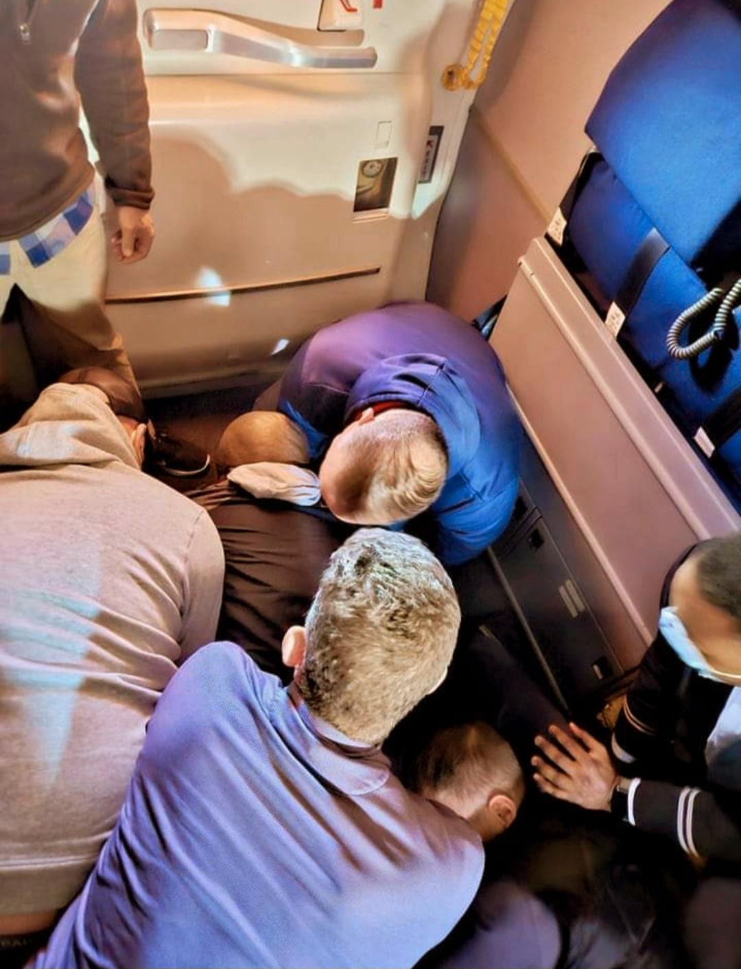 A frenzied man stopped on the plane