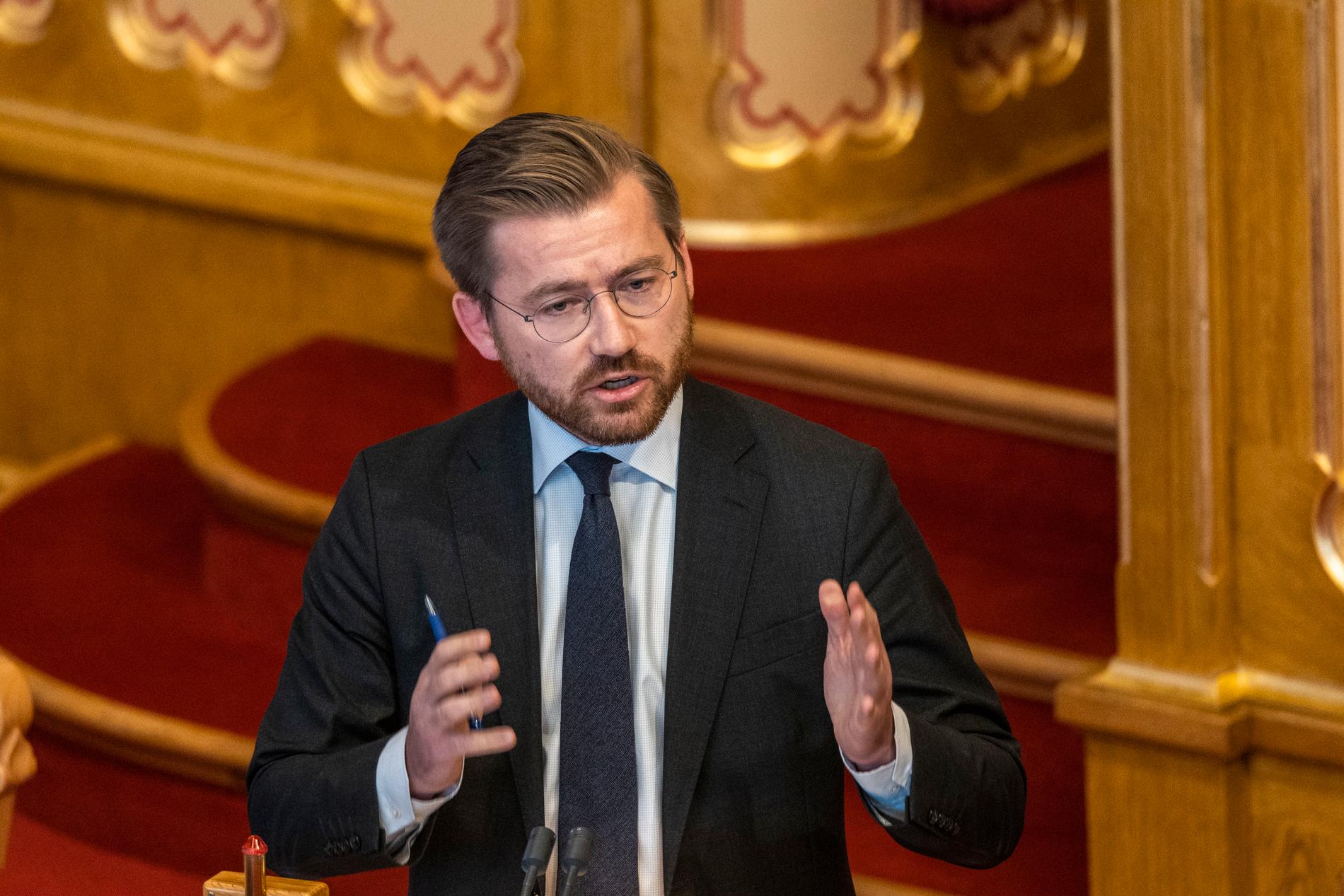 Stortingsrepresentant Sveinung Rotevatn (V) utfordret onsdag statsministeren rundt innføringen av omstridte nye EU-regler om energi.