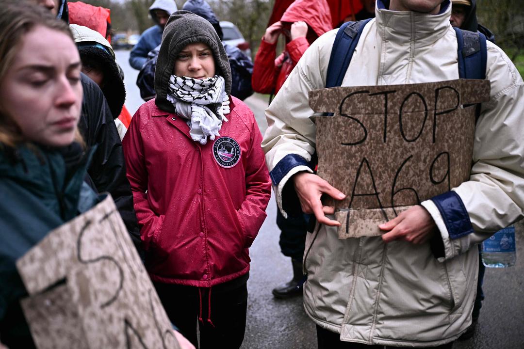 Greta Thunberg participe à une manifestation interdite en France pour le climat