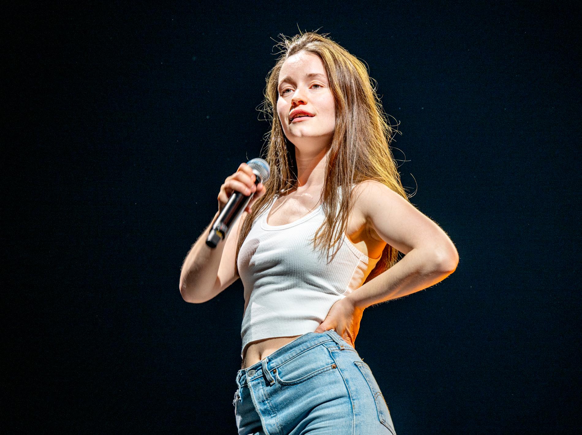 Record Review: Sigrid – “The Hype EP”: Hype on a Hanging Chain