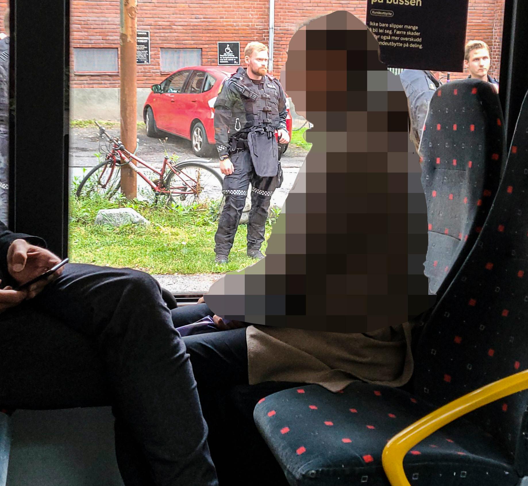 Homme avec une arme pris dans un bus à Oslo – VG