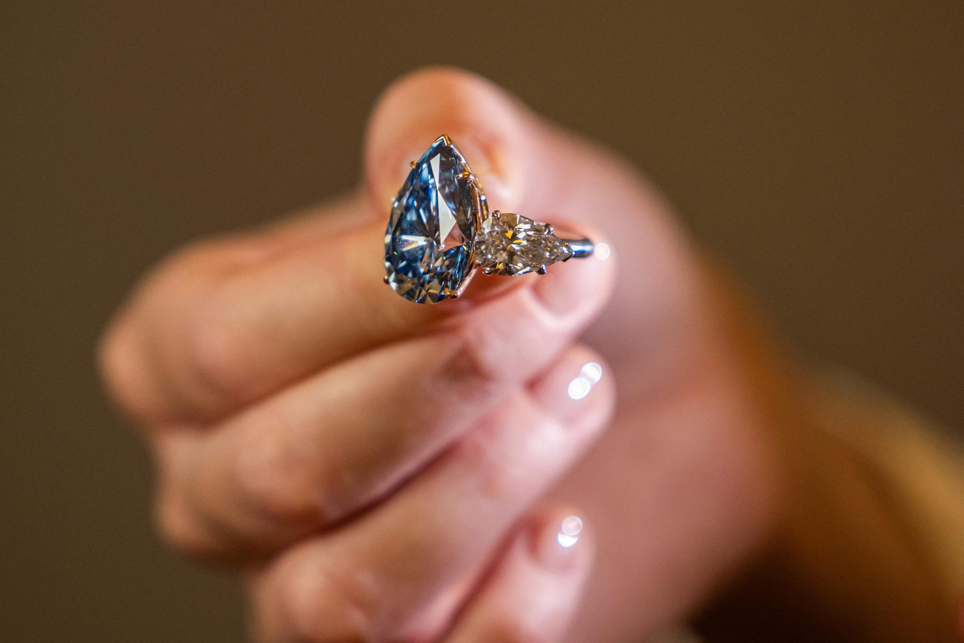 Vivid Blue Diamond ‘Bleu Royal’ Sets Auction Record at Christie’s
