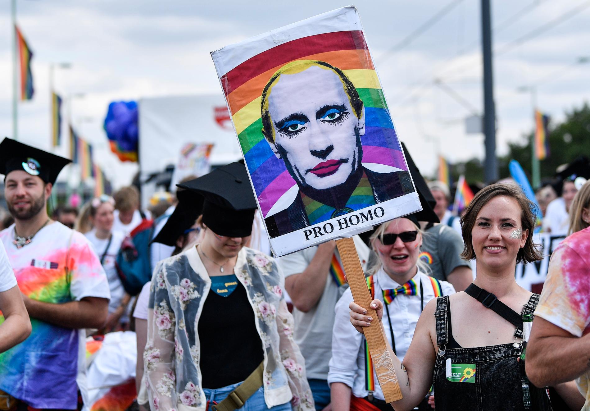 La Russie resserre son emprise sur les homosexuels – “comme une grande victoire militaire” – VG