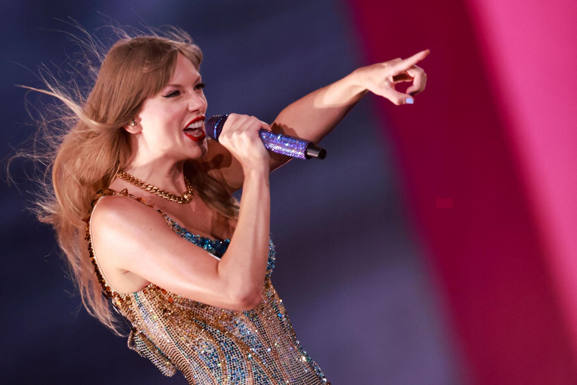 World Star: Those who didn't get a chance to see Taylor Swift live during her tour, at least have the chance to watch the concert recorded in the concert film 