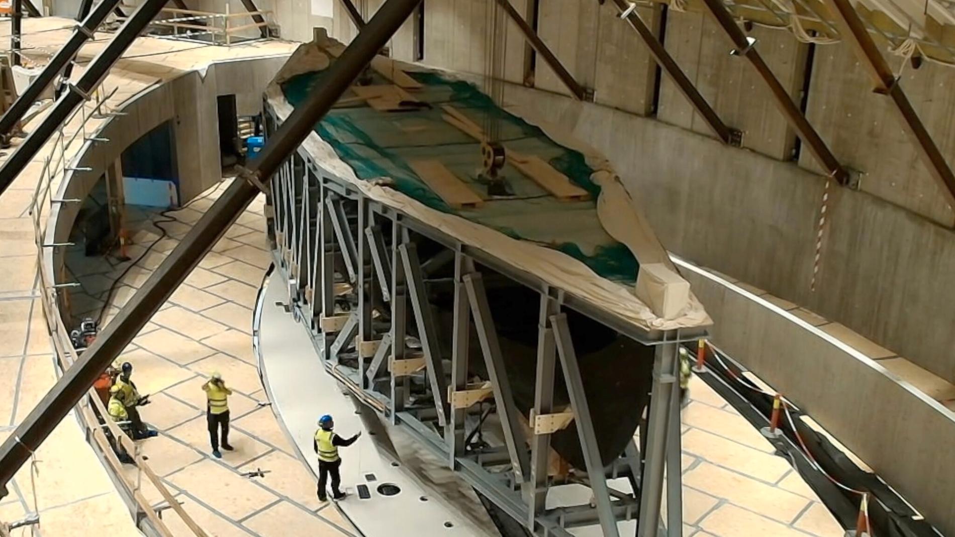 Her flyttes vikingskipet. - Puster lettet ut