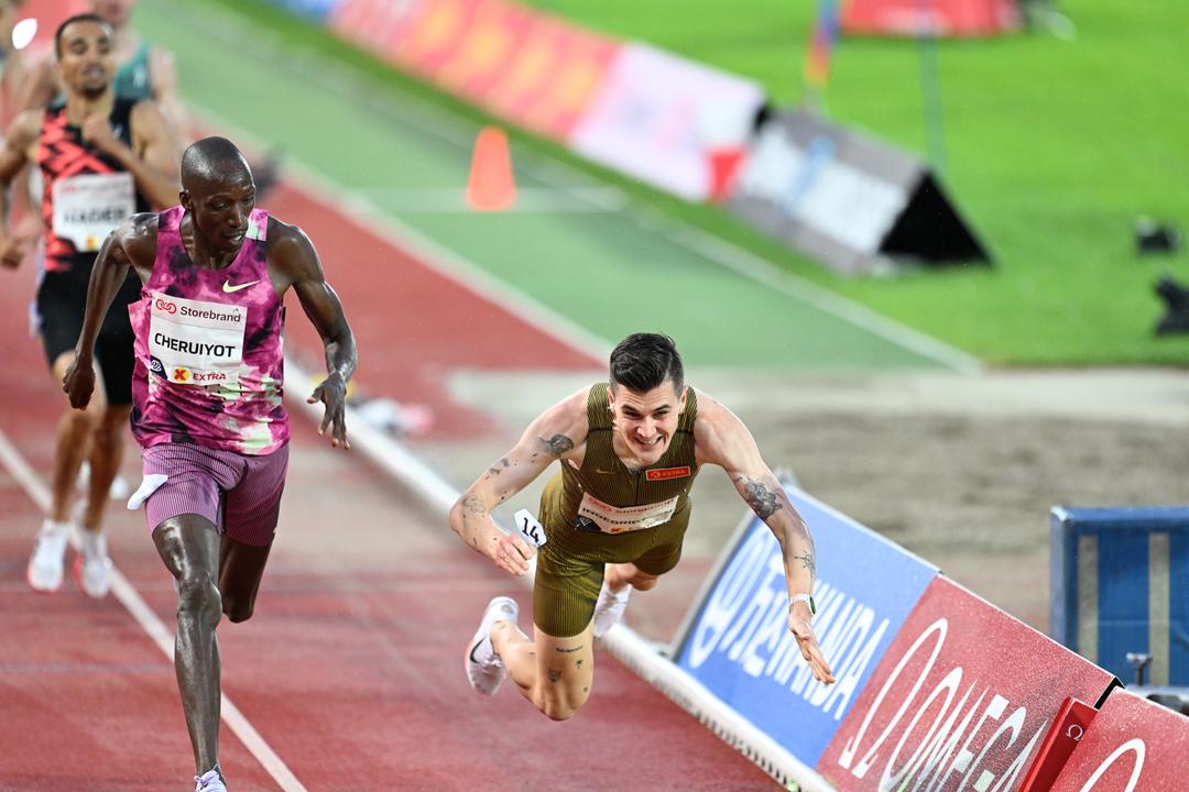 Jakob Ingebrigtsen stupte i mål på Bislett