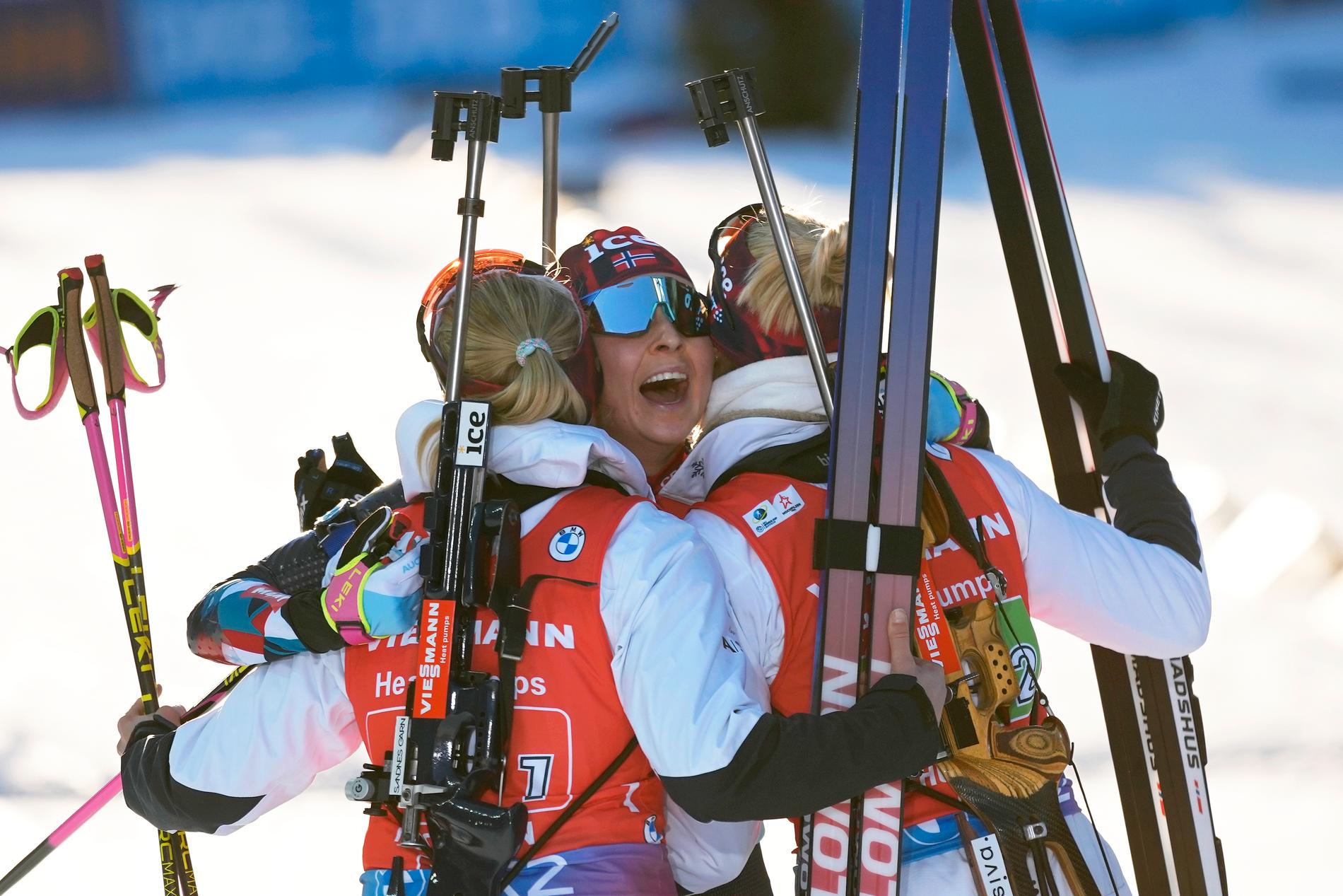 TEAM SPIRIT: Ingrid Landmark Tandrevold gets a victory hug from her teammates.