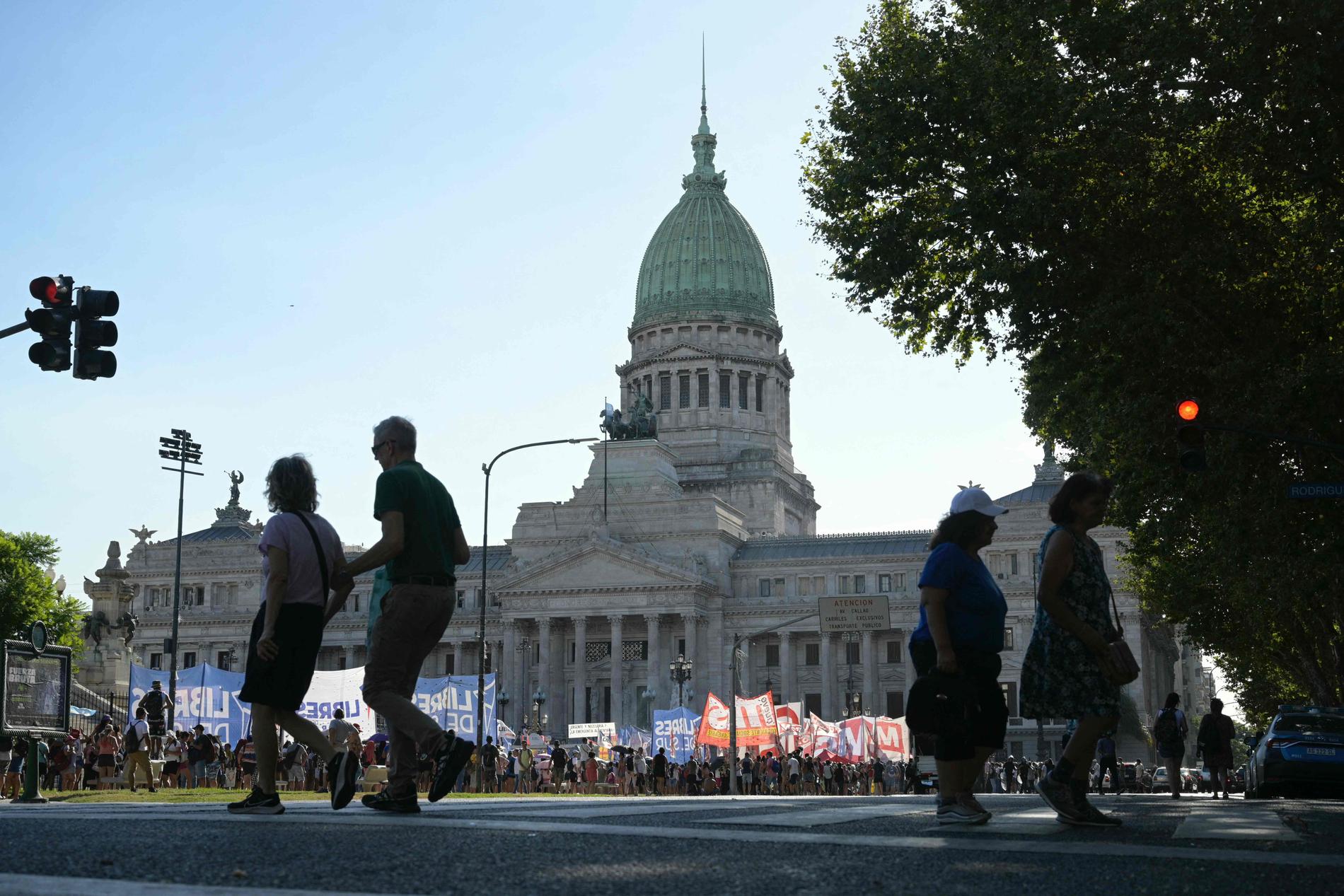 Den argentinske kongressen i Buenos Aires, fotografert i februar under demonstrasjoner mot president Javier Mileis økonomiske reformlovpakke.