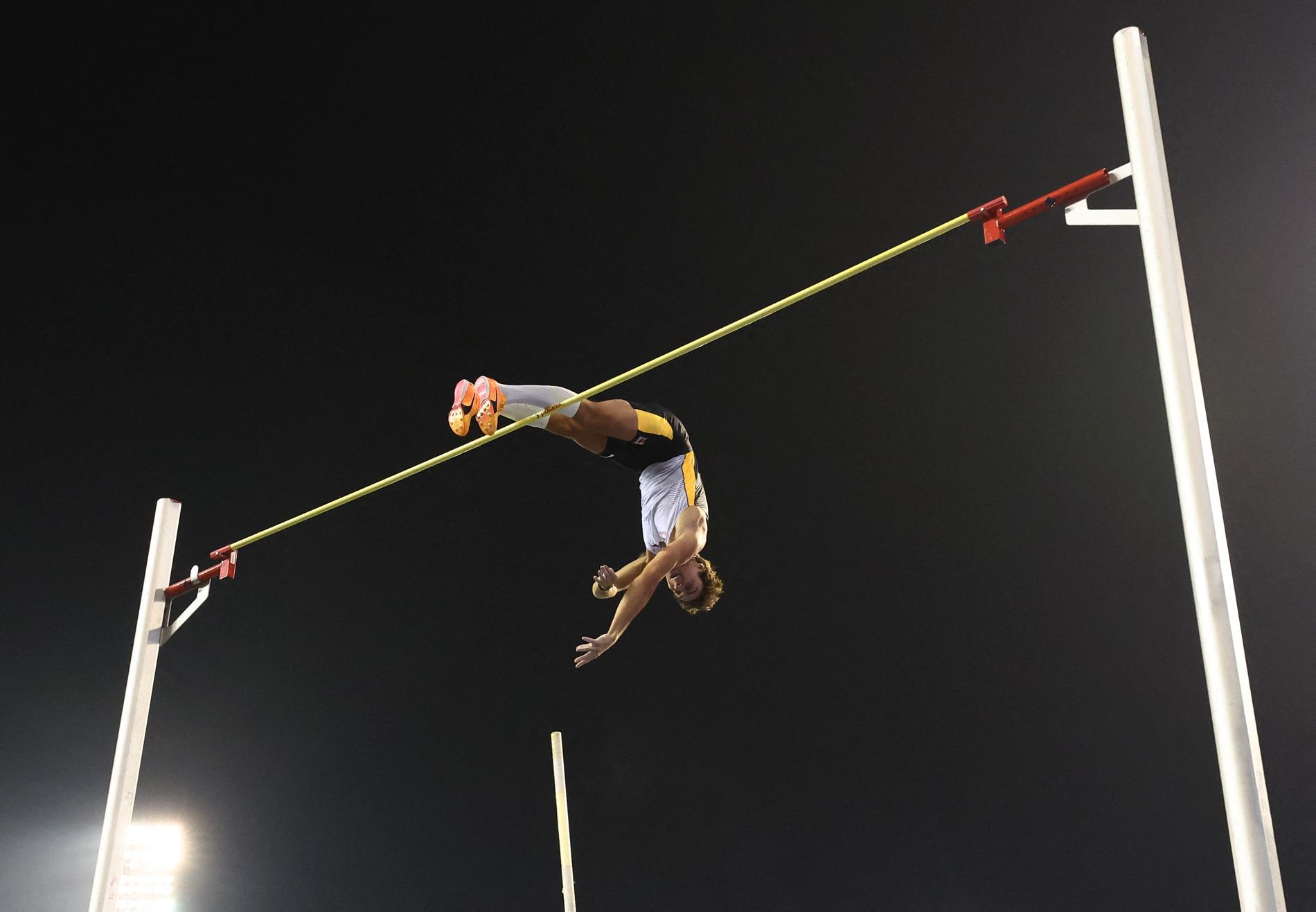 New world record in pole vault for Armand Duplantis: he jumped 6.23 metres