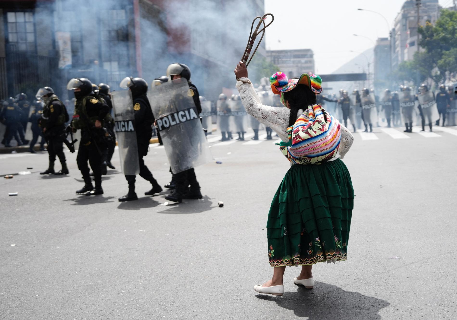 Violent Protests Erupt in Peru on National Day: Demands for New Elections and President’s Resignation
