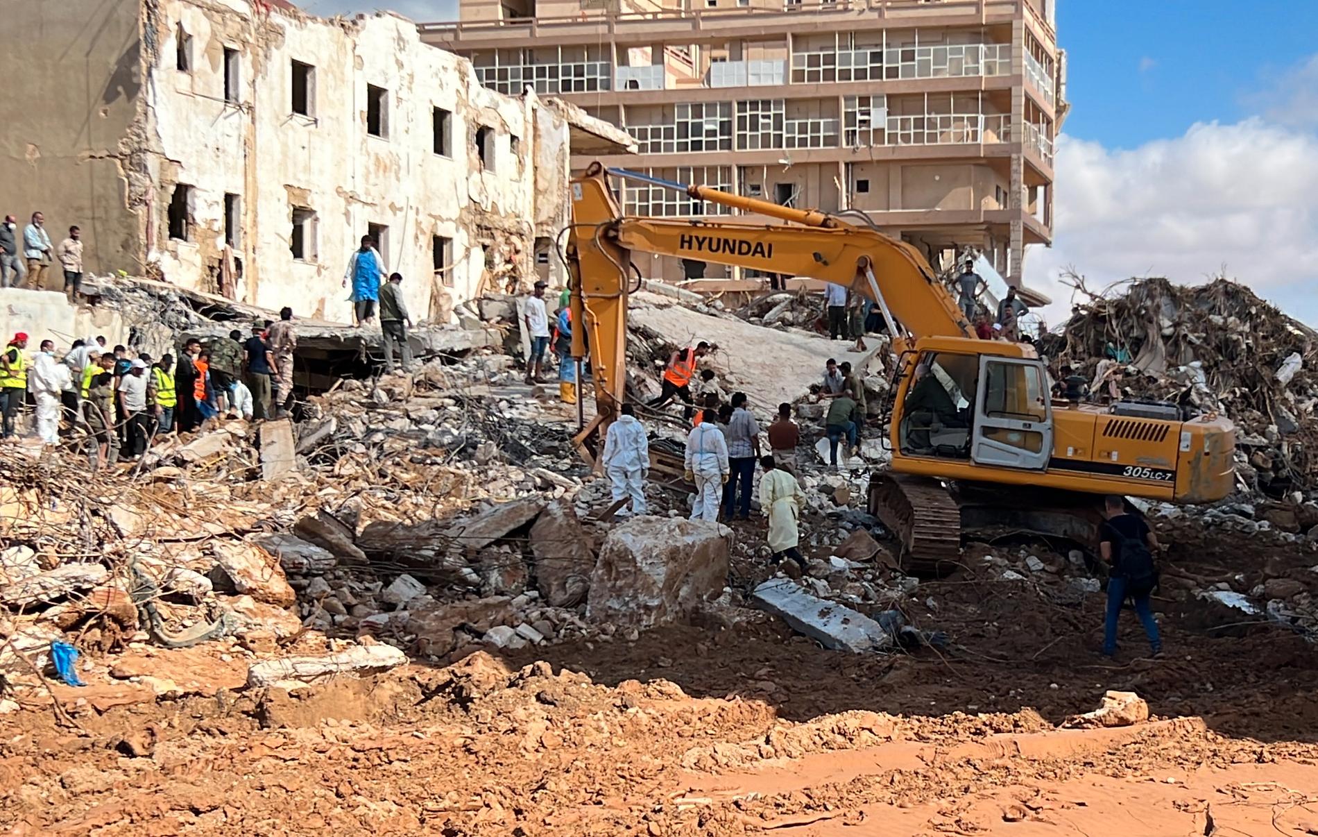 Collapse: Searches are underway in a collapsed building in the city of Derna after the dam collapse and the flood disaster. 