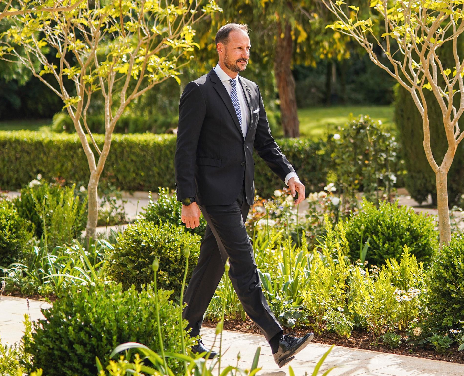 Crown Prince Haakon appeared in a luxurious royal wedding