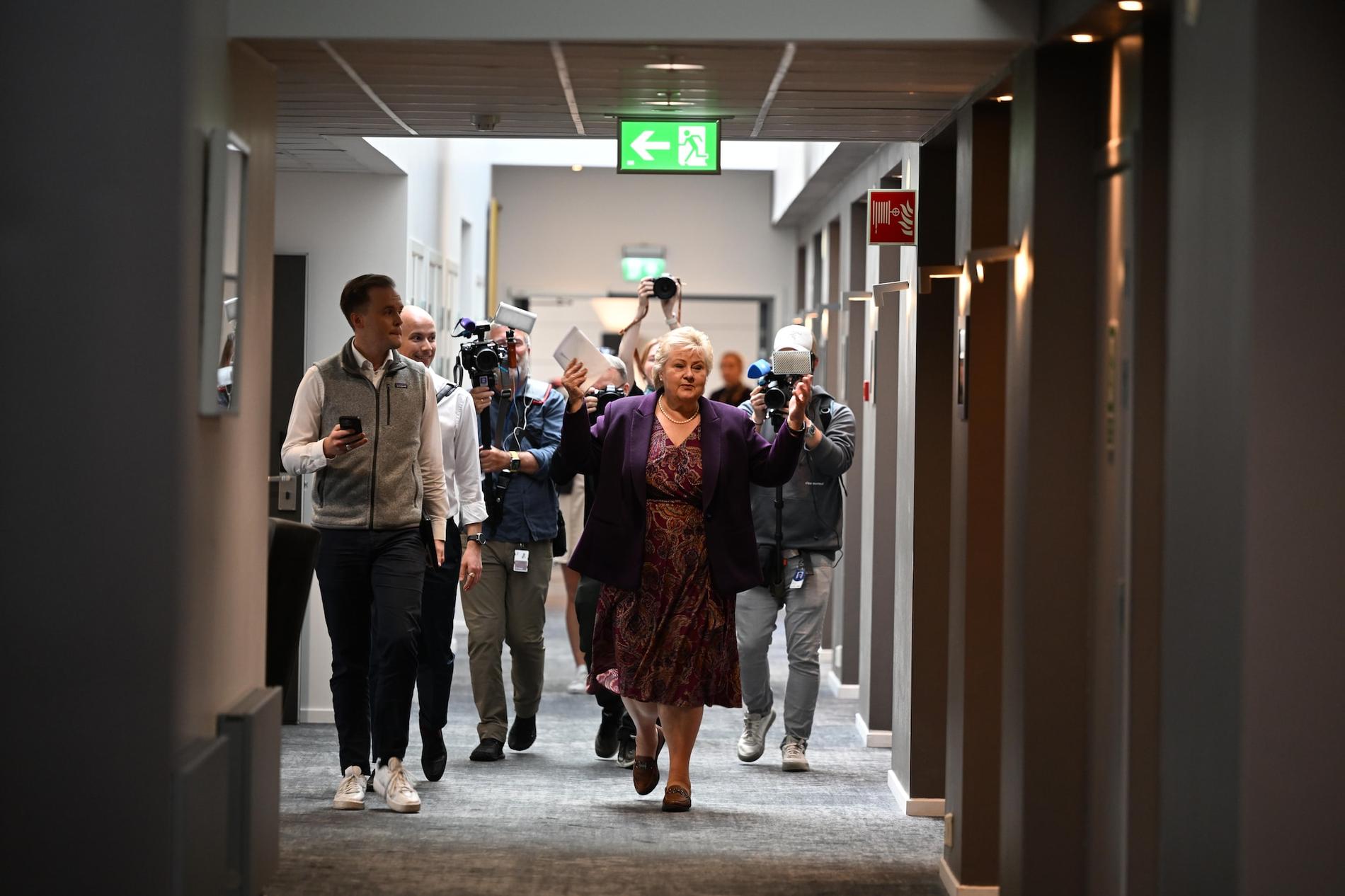 Erna Solberg varsler avgang som leder