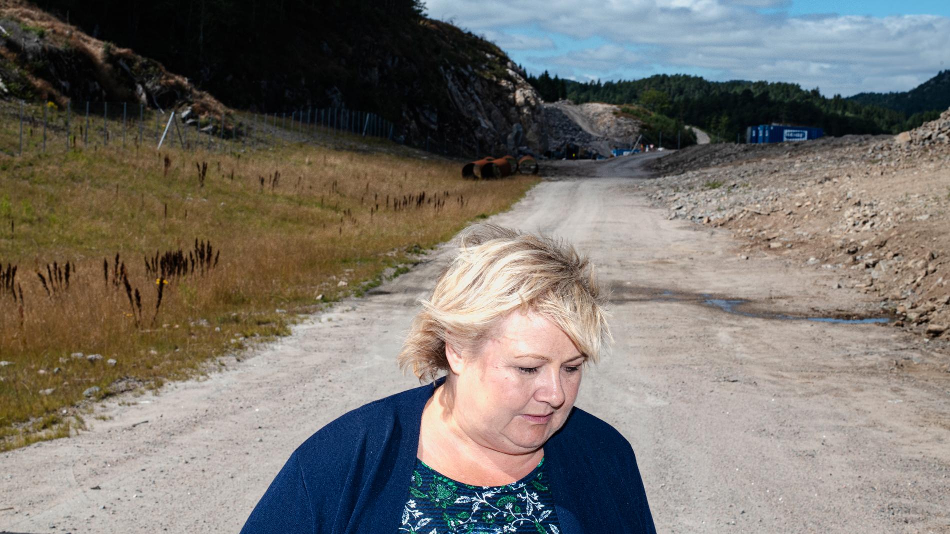 Erna Solberg etter ulykkessommeren: Bygg mer vei