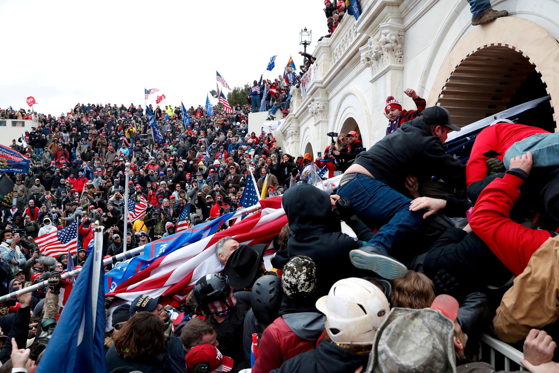 Storming of the Capitol: Trump supporters stormed Congress on January 6, saying that Joe Biden's election to the presidency should be approved.