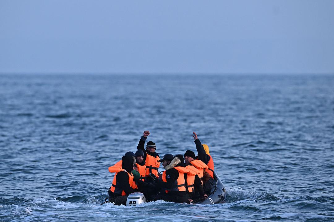 Tre menn pågrepet etter at migranter omkom i Den engelske kanal