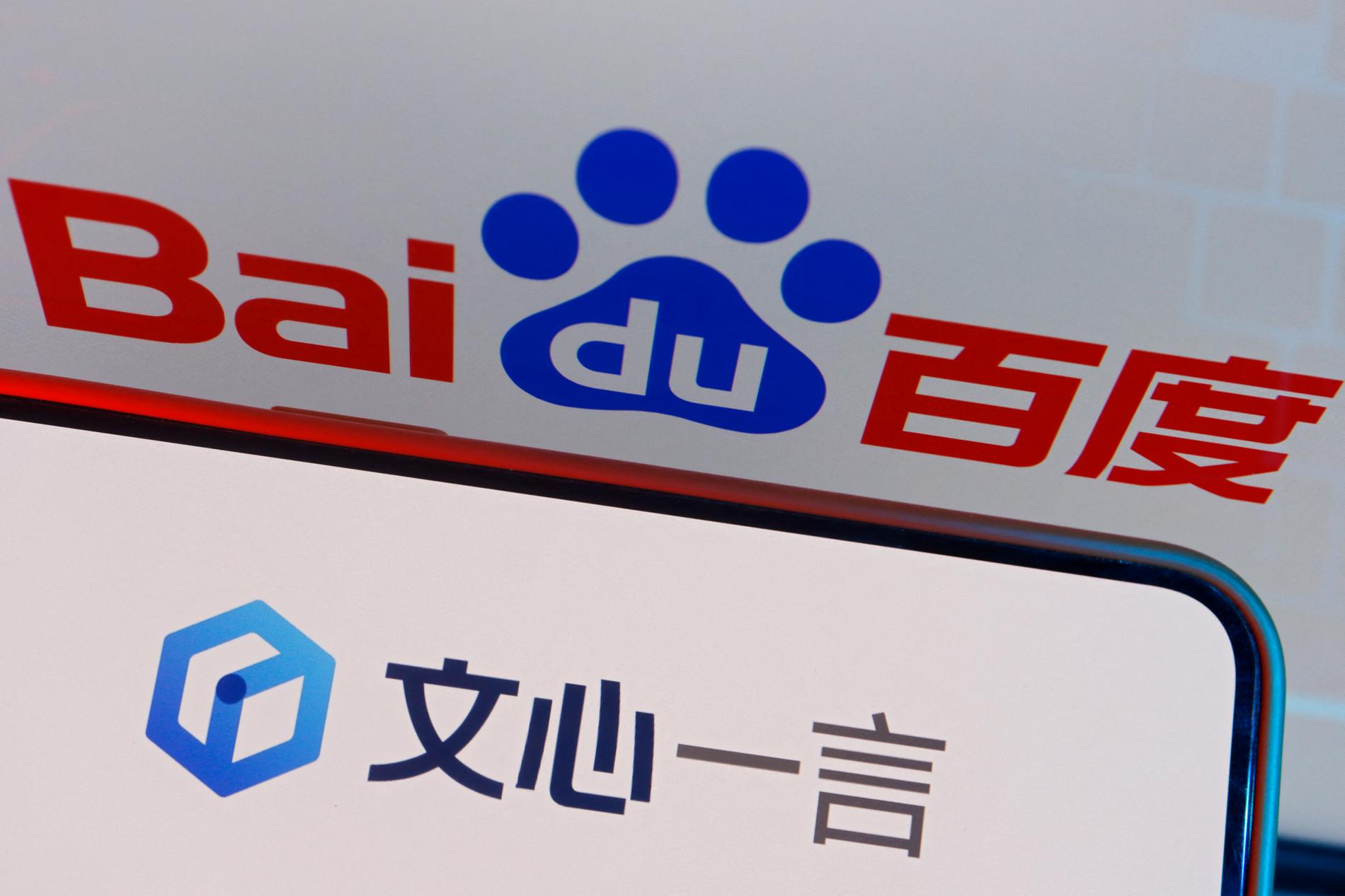 Logoen til tekst-boten Ernie Bot under en skjerm som viser Baidu-logoen. 