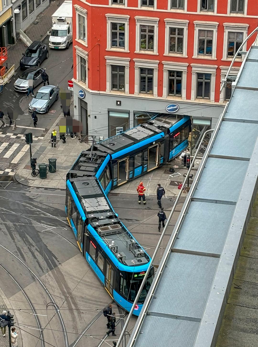 Trikk krasjet i butikk i Oslo sentrum