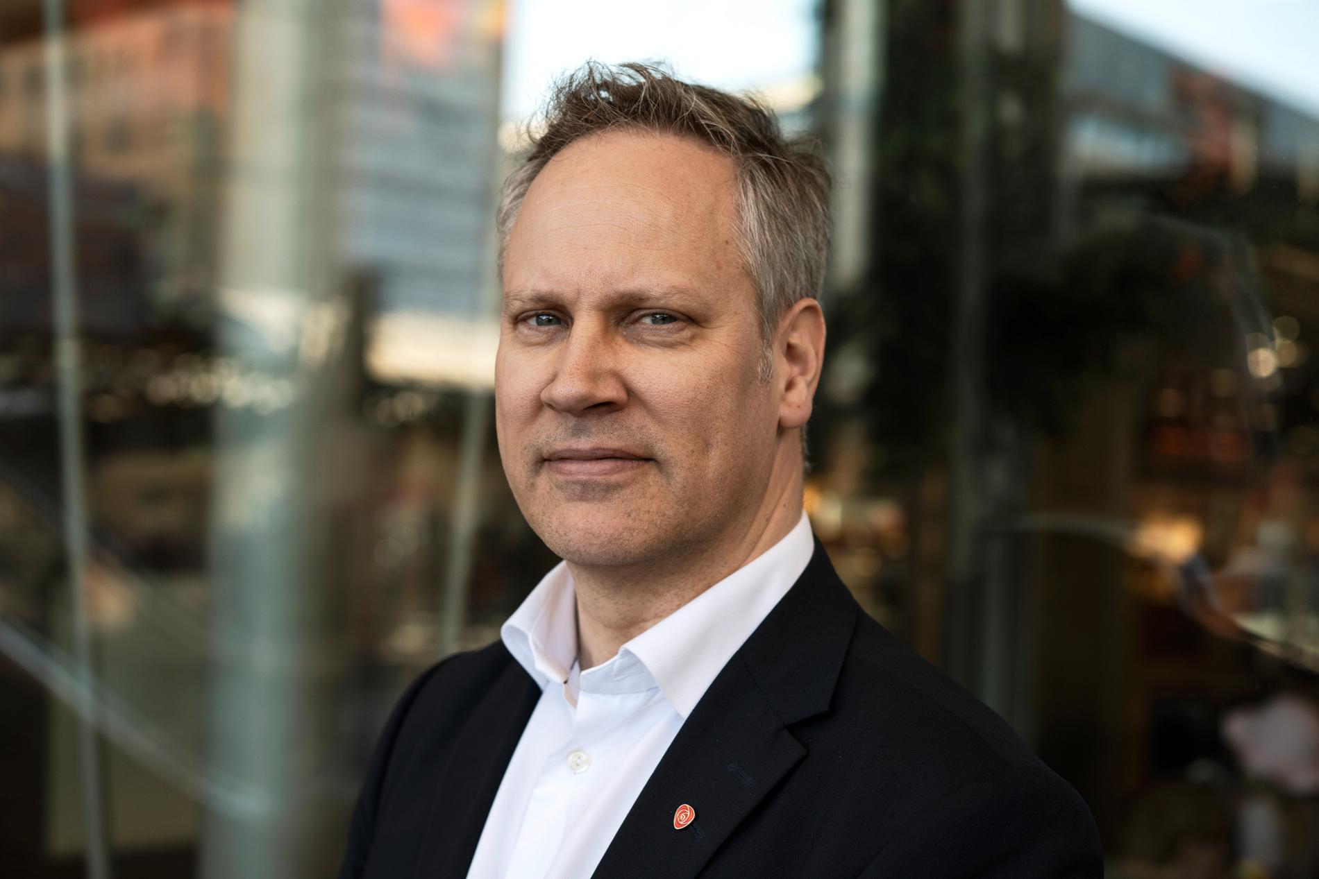El ministro de Transportes y Comunicaciones, Jon-Ivar Nygård (Partido Laborista), dice que lo mejor es que la industria misma encuentre una solución, pero cree que se necesita la acción del gobierno para obtener una solución de pago común.