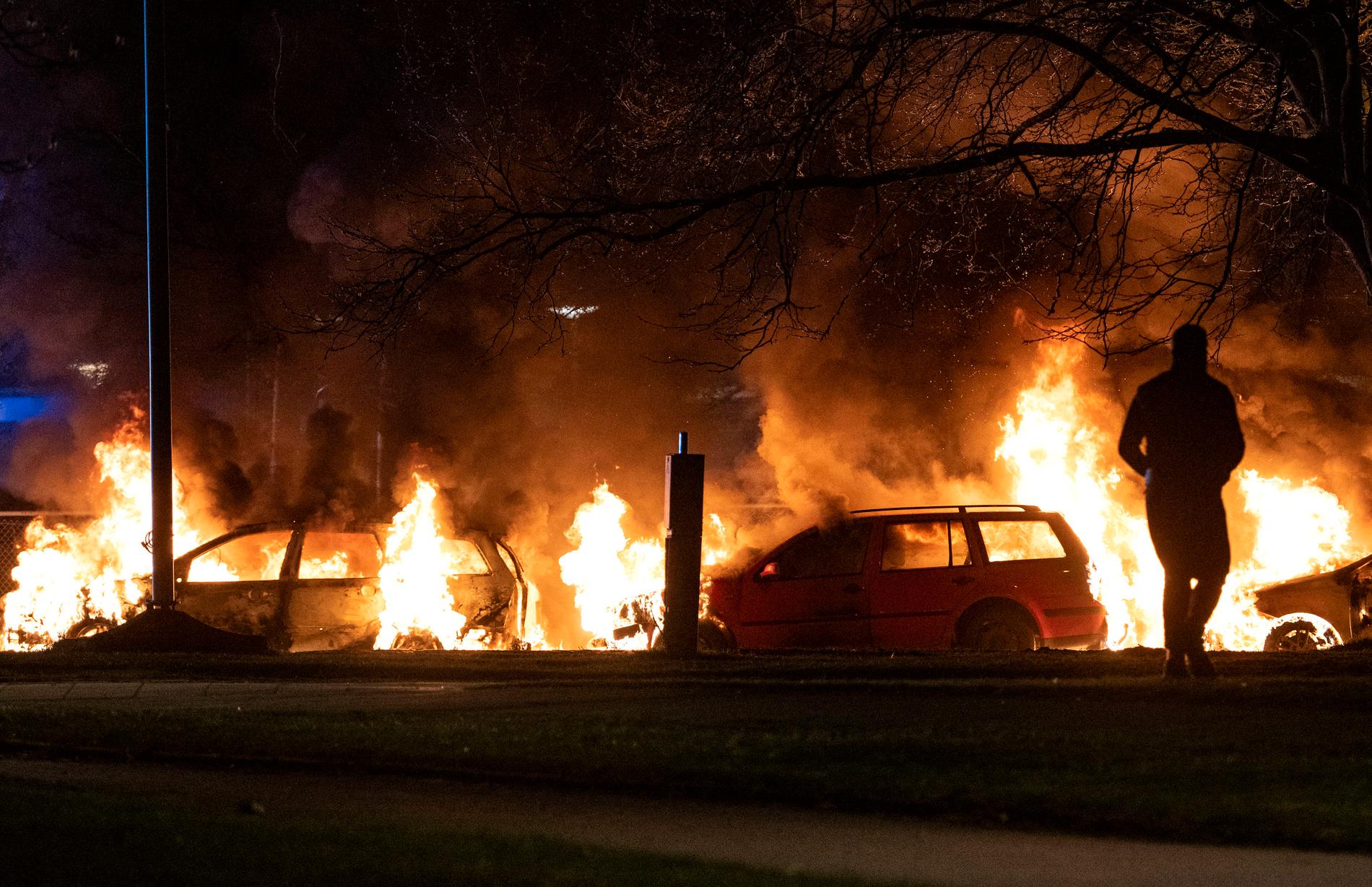 Nuovi disordini a Malmö – scuola e auto incendiate – VG