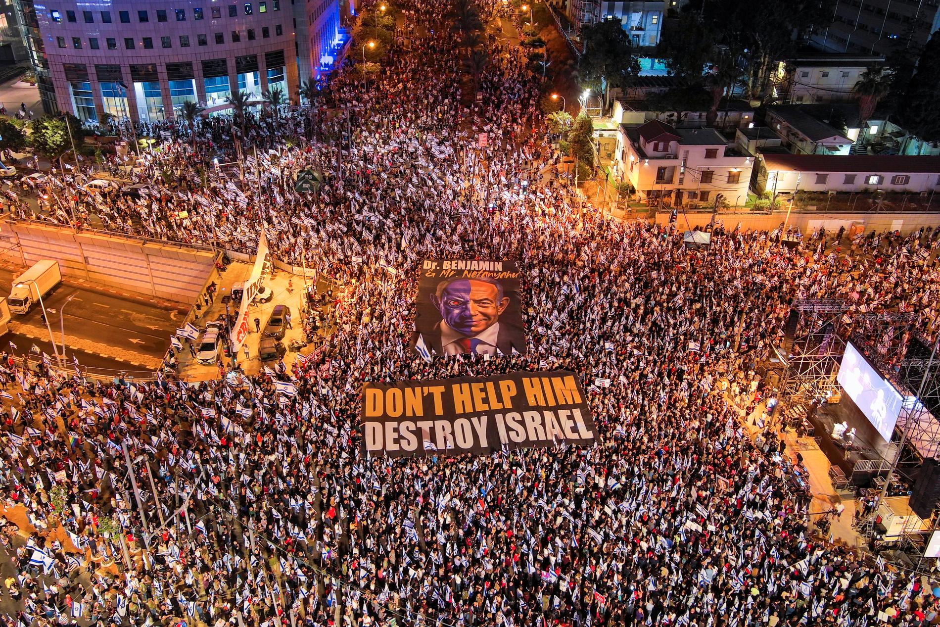 Israel: Tusenvis demonstrerer for 21. uke på rad