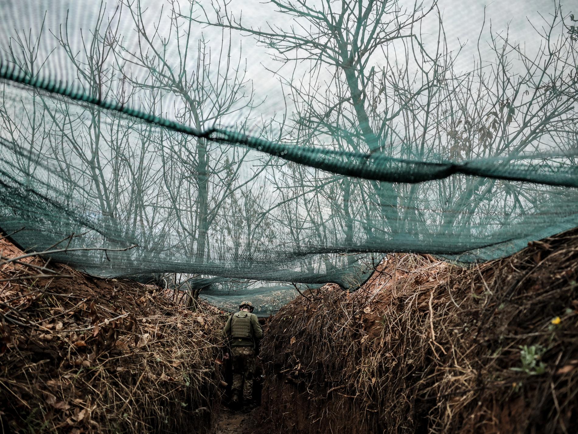 With the help of tear gas, Ukrainian soldiers are said to have been pushed out of their hiding places in the trenches.