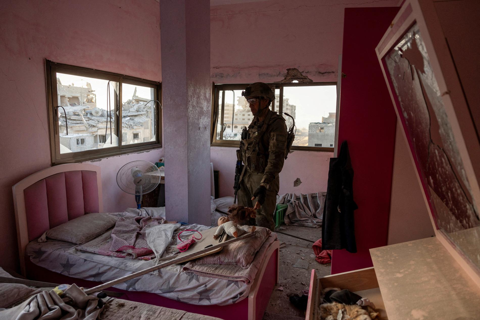 War-Torn Gaza Strip: Photos of Destruction and Civilian Suffering