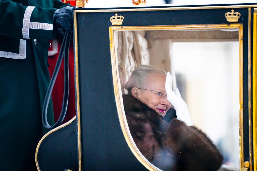 Dronning Margrethe innlagt etter fall