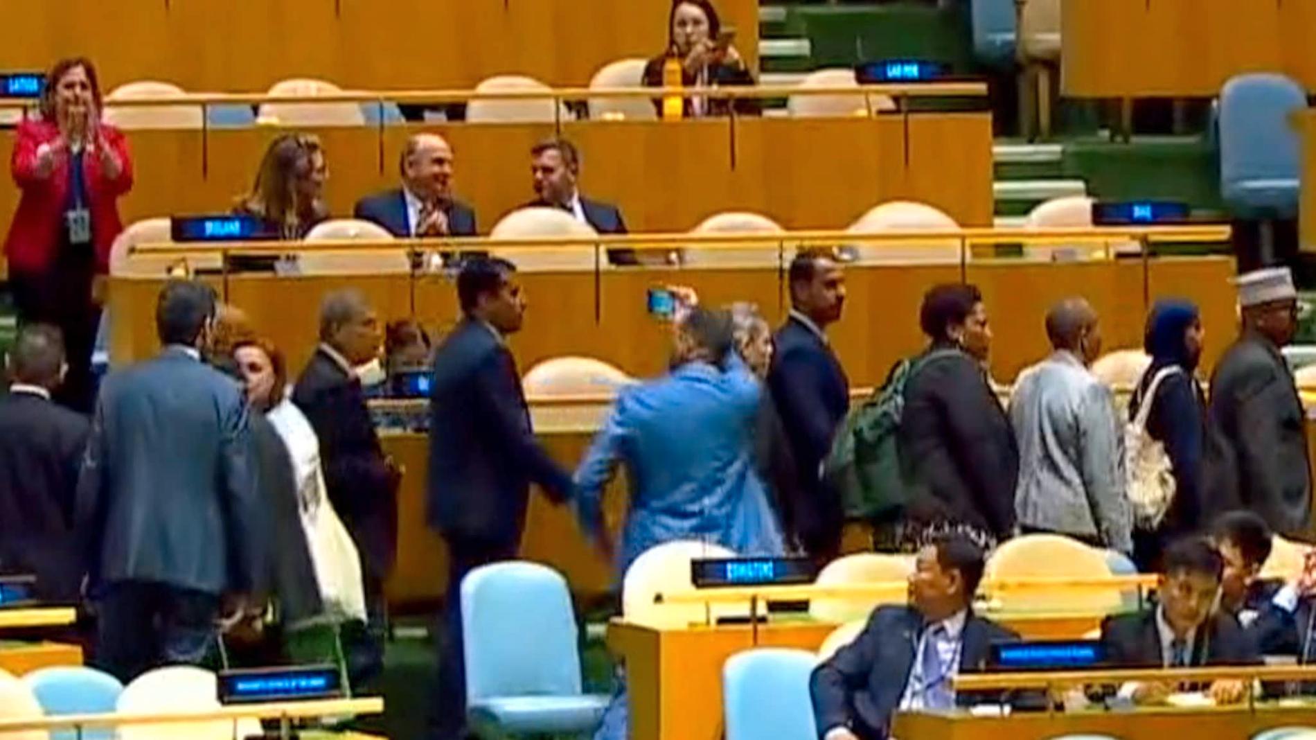 Her forlater de salen under Netanyahu-tale