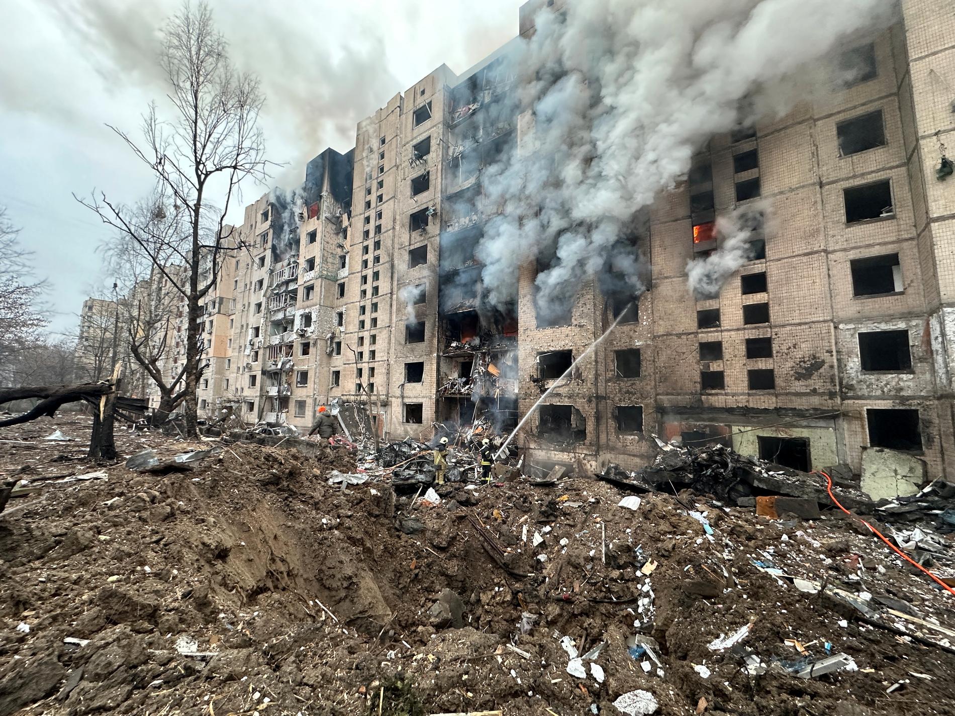 Devastazione: l'attacco russo a Kiev martedì mattina ha colpito anche edifici residenziali. 