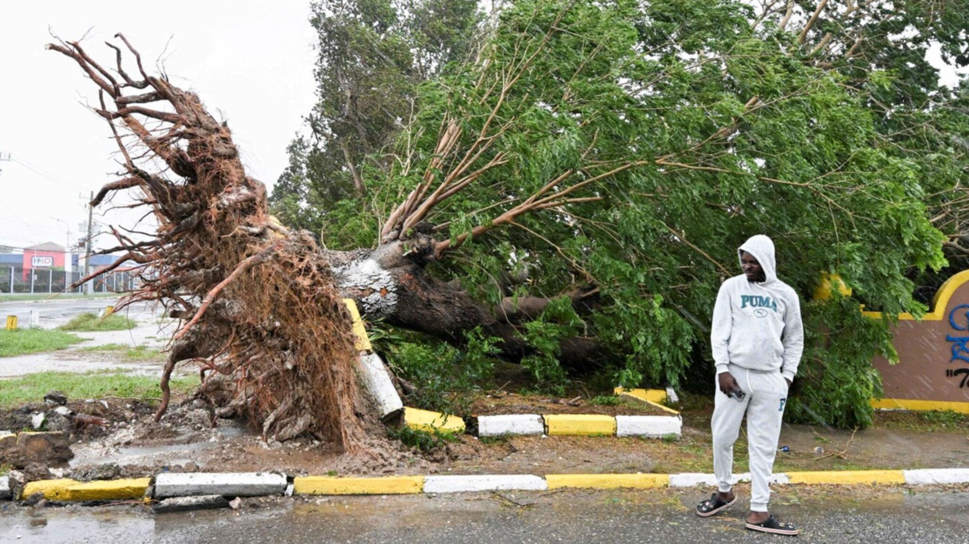 Se direktebilder fra Orkanen «Melissa»