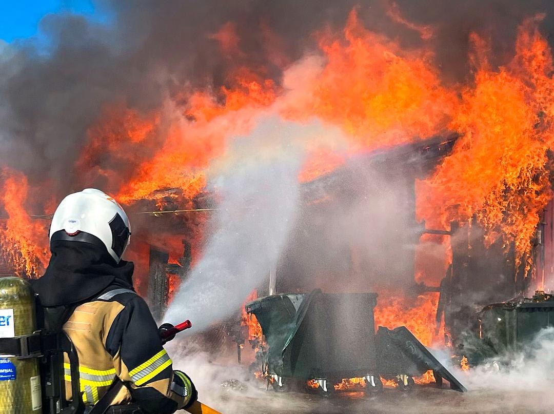 Brann i garasjerekke i Tønsberg