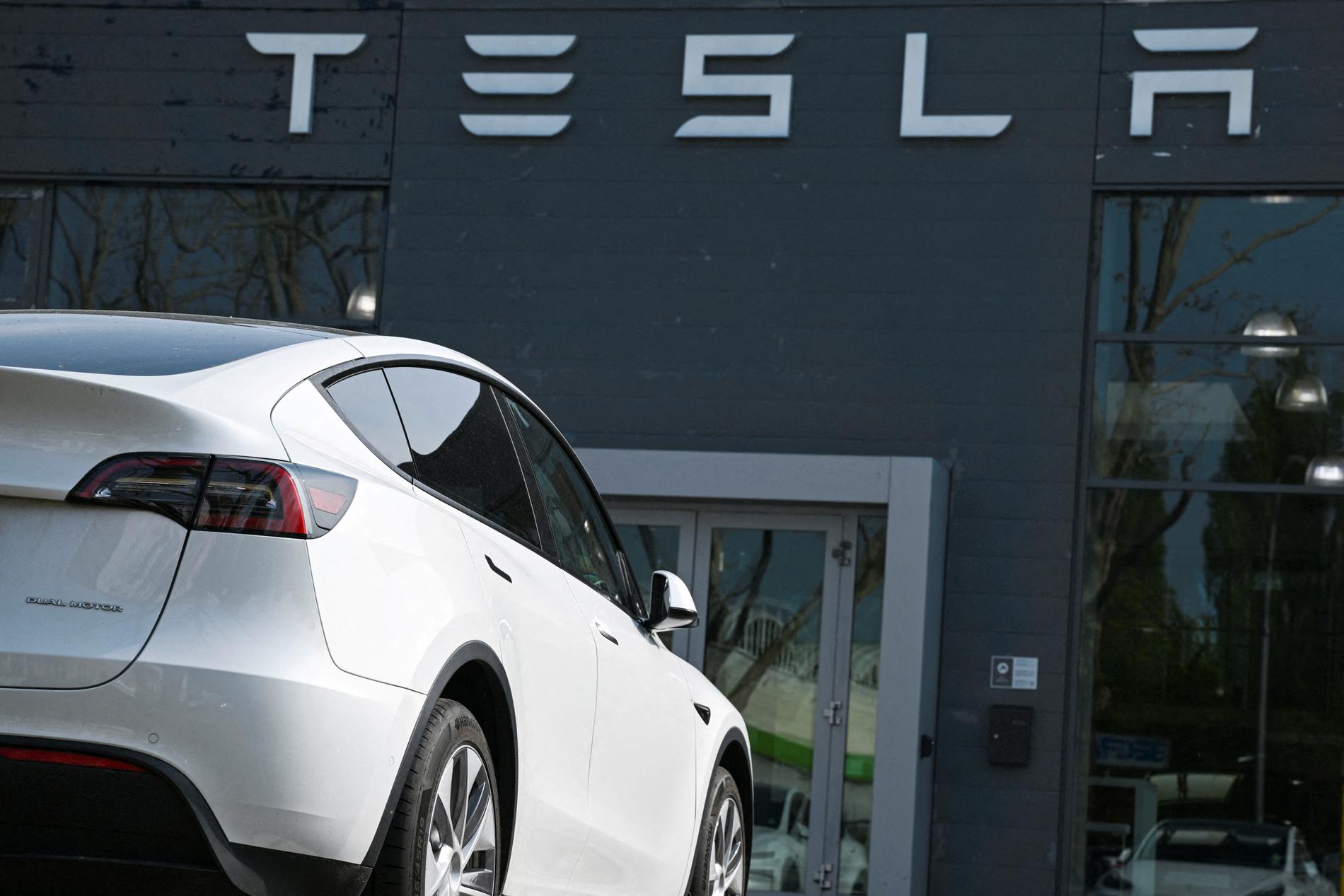 Tesla-aksjen bykser etter Musks milliardkjøp – Wall Street stiger etter Kina-samtaler